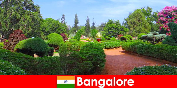 Відпочиваючі в Бангалорі люблять заспокійливу красивих парків і садів