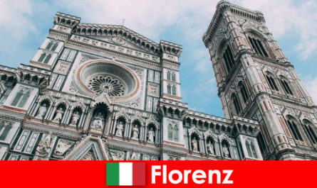 Флоренція з багатьма великими містами історія мистецтва приваблює відвідувачів з усього світу