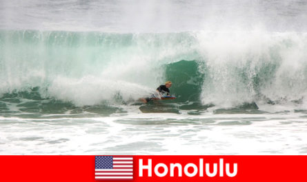 Острів рай Гонолулу пропонує ідеальні хвилі для хобі ціоністів і професійних серферів