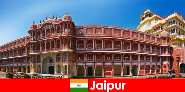 Більшість надзвичайних архітектур приваблюють багато відпочиваючих до Джайпур