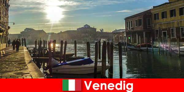 Відвідувачі відчувають історію Венеції на прогулянку впритул