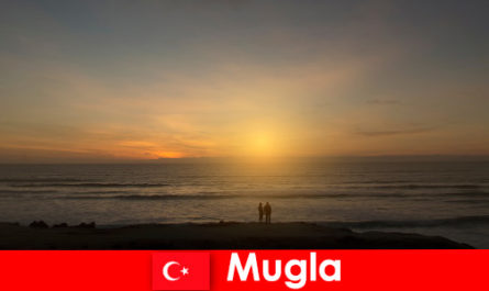 Літня подорож в Мугла Туреччина з мальовничими затоками для закоханих туристів