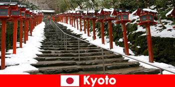 Красиві зимові пейзажі в Кіото Японія для спа відпочиваючих