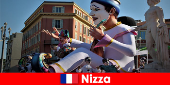 Поїздка карнавалістів з сім’єю на традиційний карнавальний парад до Ніцци Франція