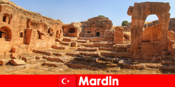 Старі монастирі і церкви, щоб доторкнутися до незнайомців в Мардін Туреччині