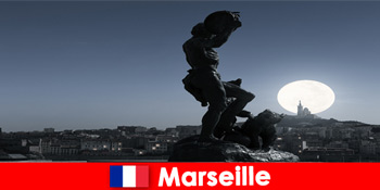 Марсель Франція - місто барвистих облич з великою кількістю культури та історії