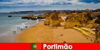 Численні клуби і бари для учасників відпочинку в Портімані Португалія