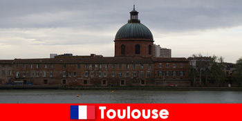 Коротка поїздка в Тулузу Франція для культурних мандрівників з Європи