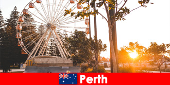 Весела поїздка в Перт Австралія з веселими іграми і безліччю шоу